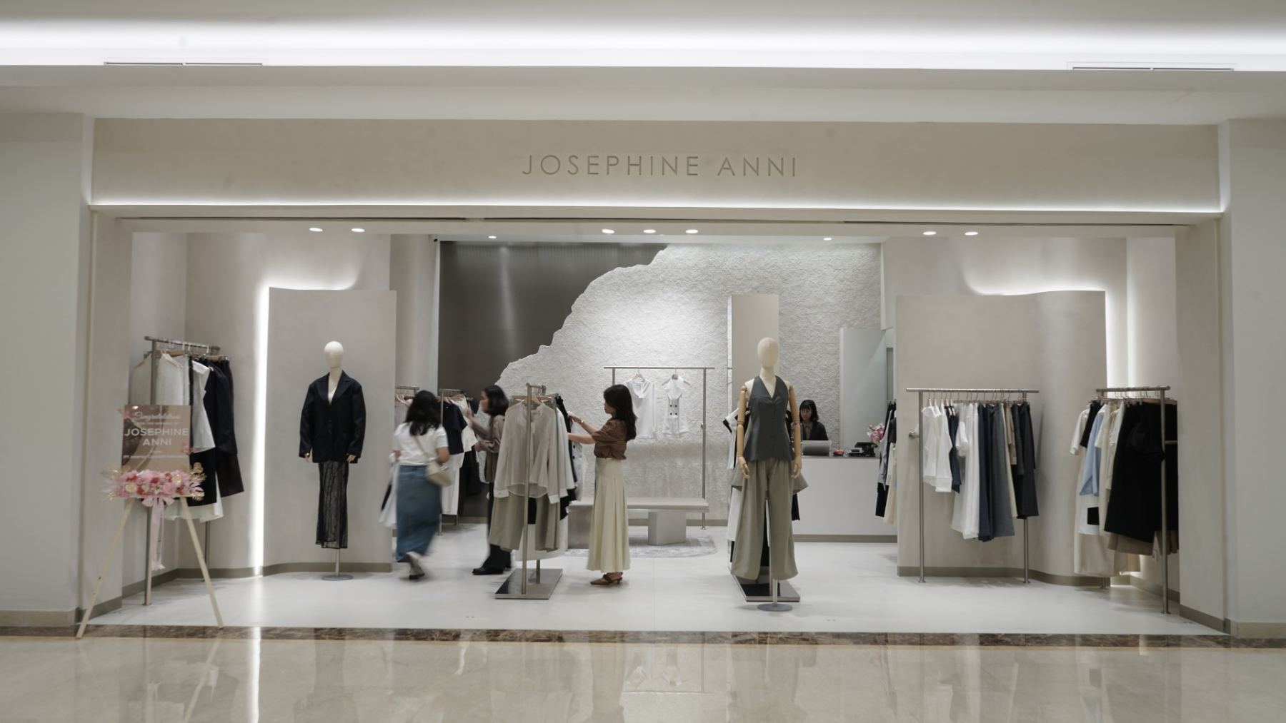 Titan Josephine – Plaza Senayan